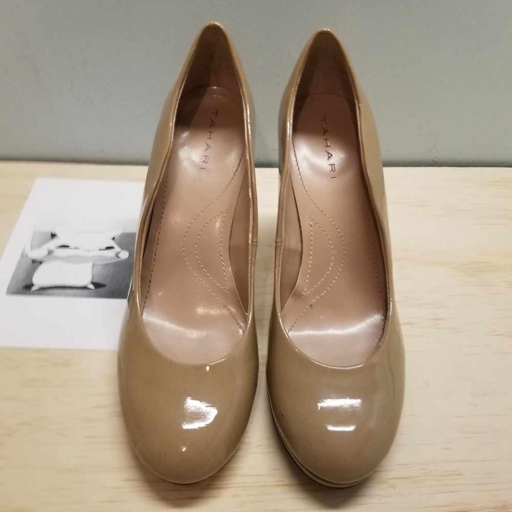 Tahari Colette Pump size 7